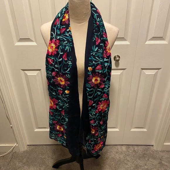 Accessories - Women’s embroidered scarf